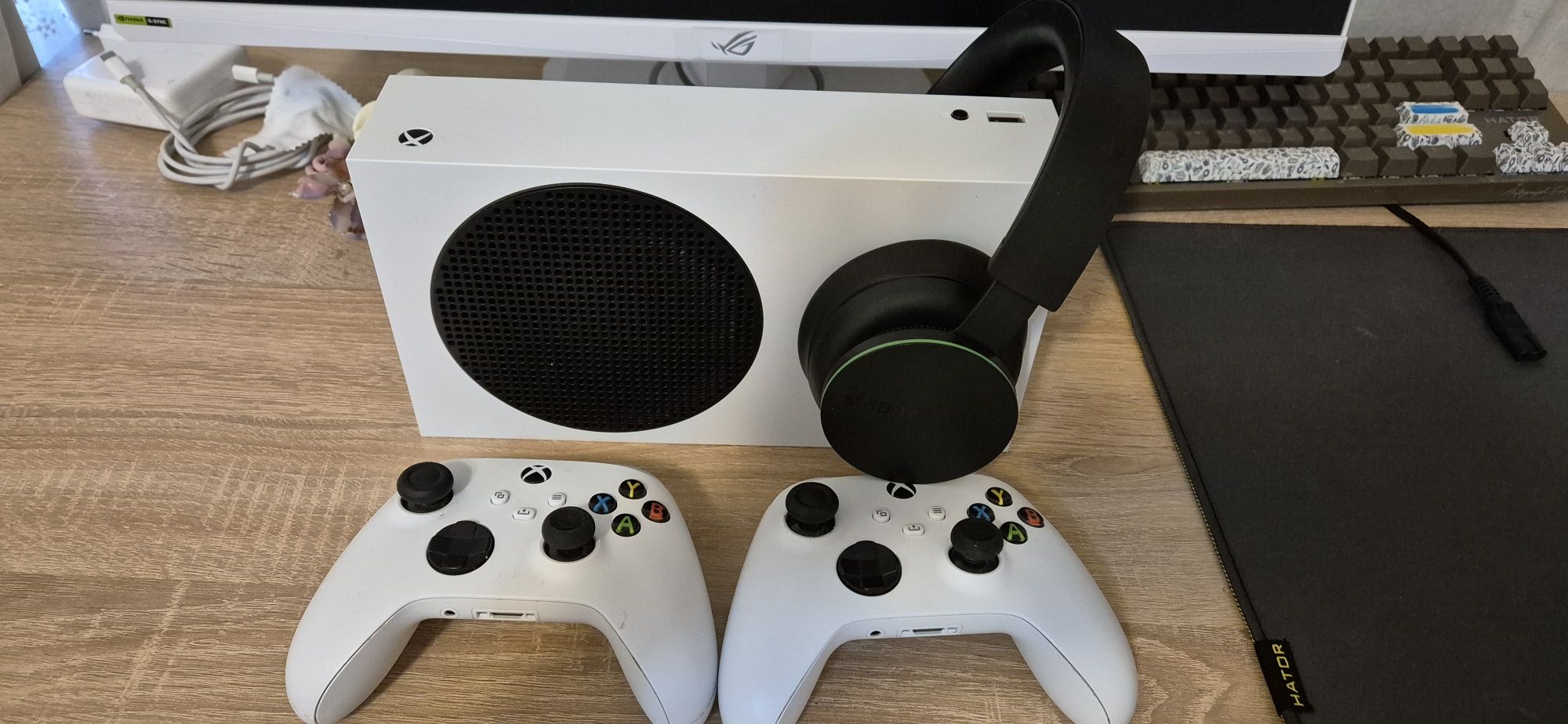 Xbox series s + 2 gamepad+навушники