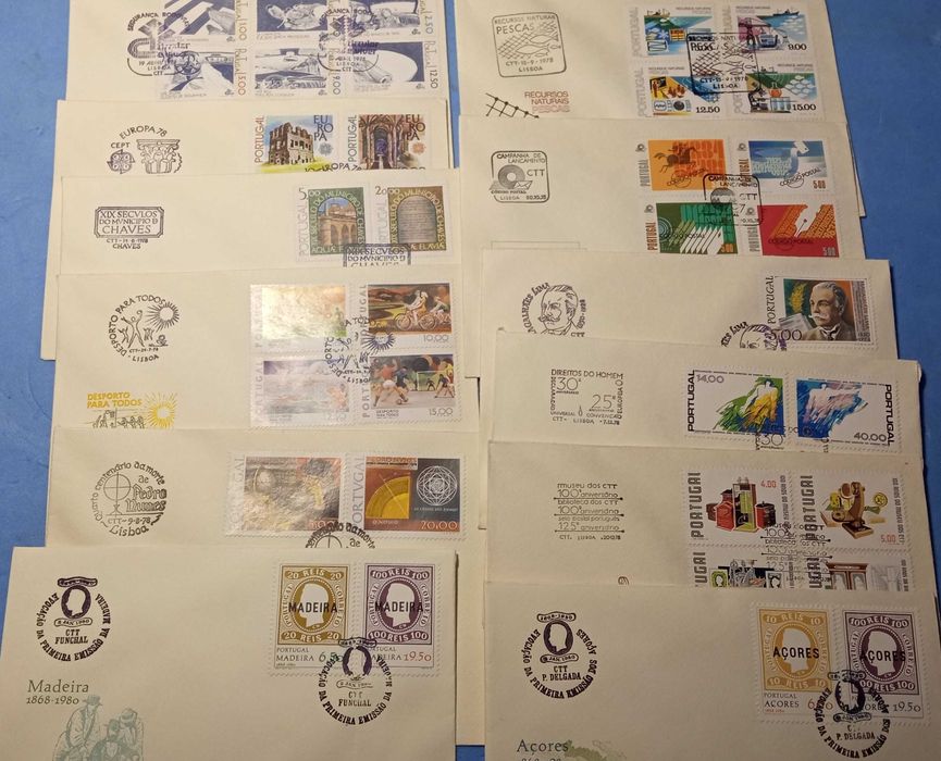 Envelope subscrito com selos