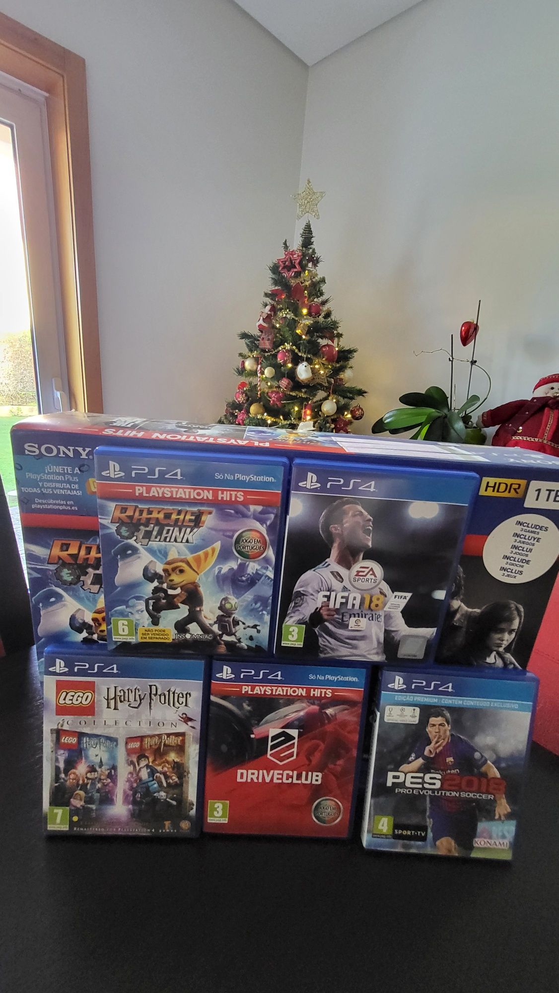 Ps4 1Tb em caixa + 5 jogos (fifa, pes, lego, etc)