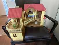 Sylvanian families двохповерховий дом.
