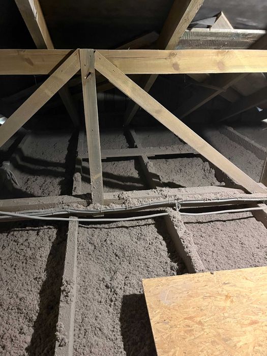 Ocieplenie stropodachów wentylowanych i niewentylowan wełną celulozową