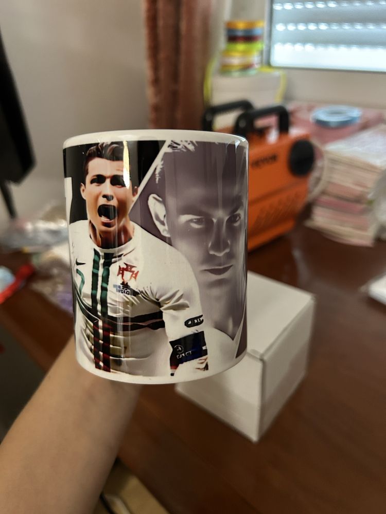 Canecas CR7 e outras