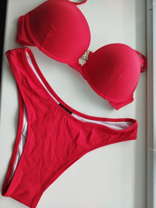 Купальник. Червоний купальник. Роздільний купальник.