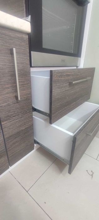 Zestaw mebli kuchennych płyta laminowana+akryl biały połysk