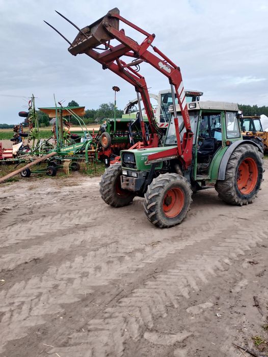 Fendt 275s z ładowaczem