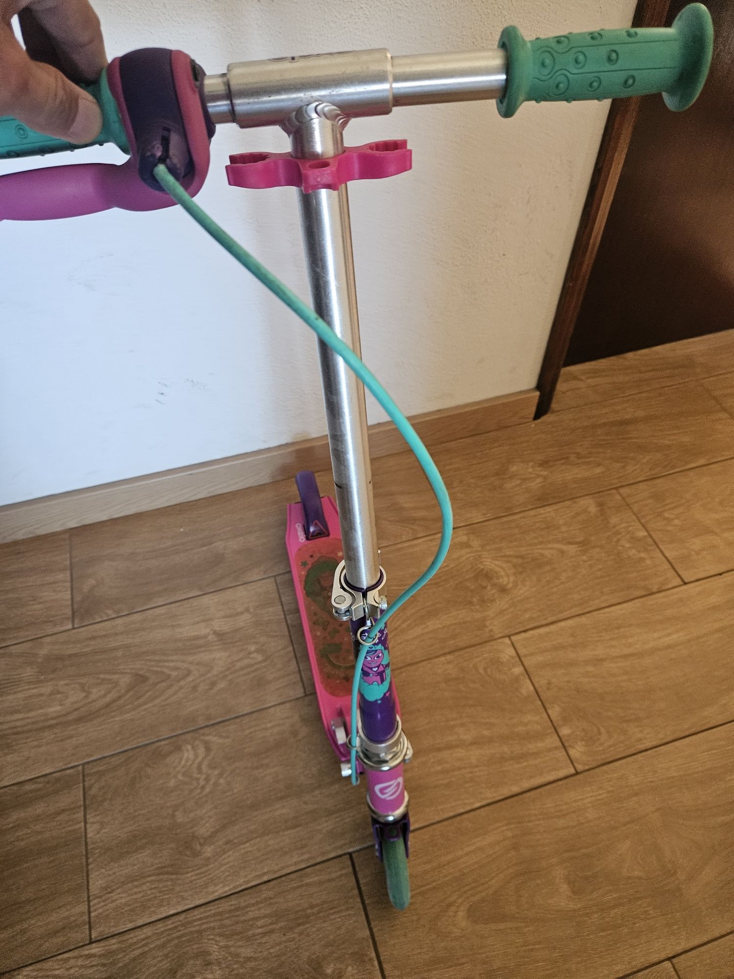 Trotinete menina