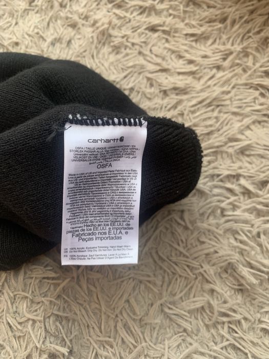 Шапка Carhartt.