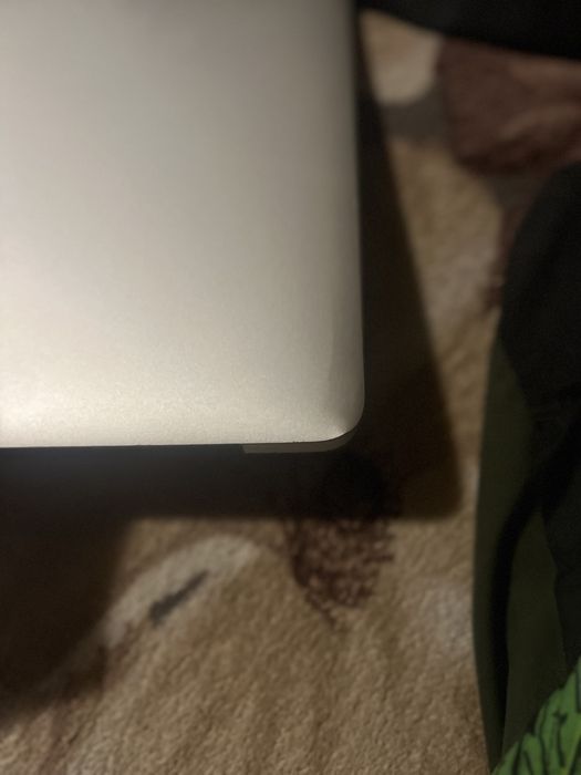 Макбук аір 2011 в харошом состояниї