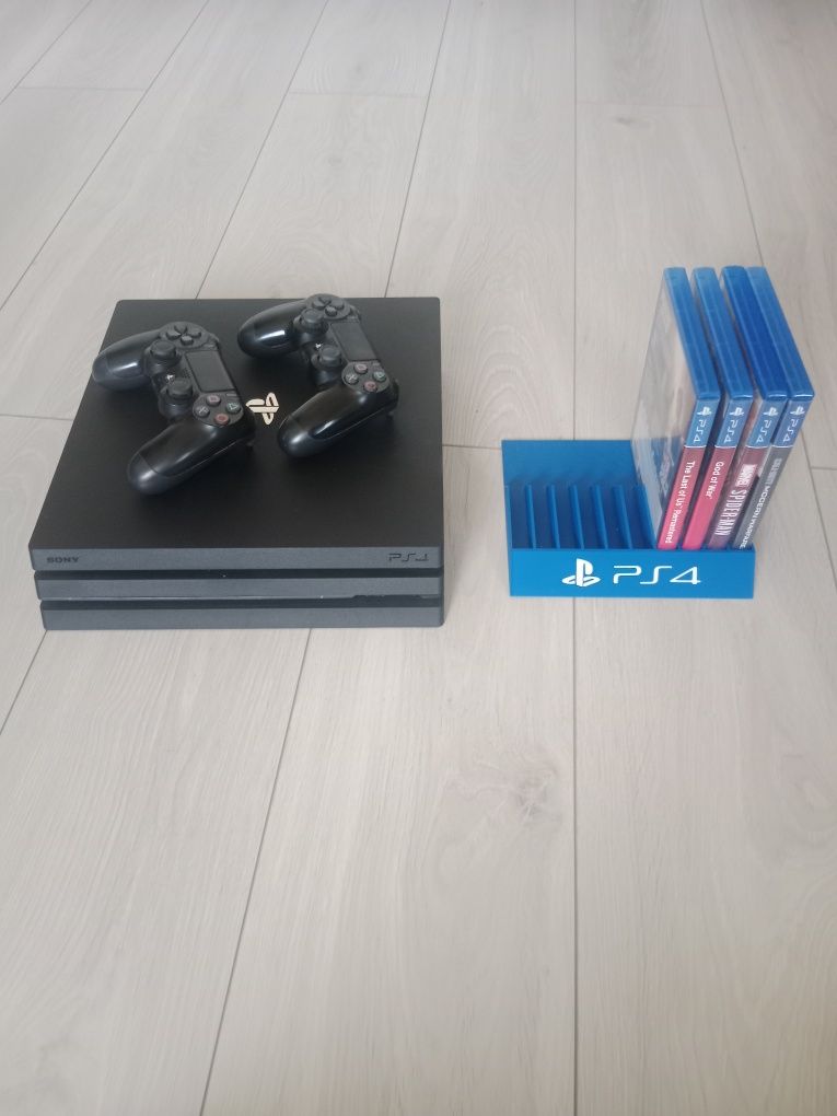 Konsola PS4 pro 1TB, 2 pady i gry