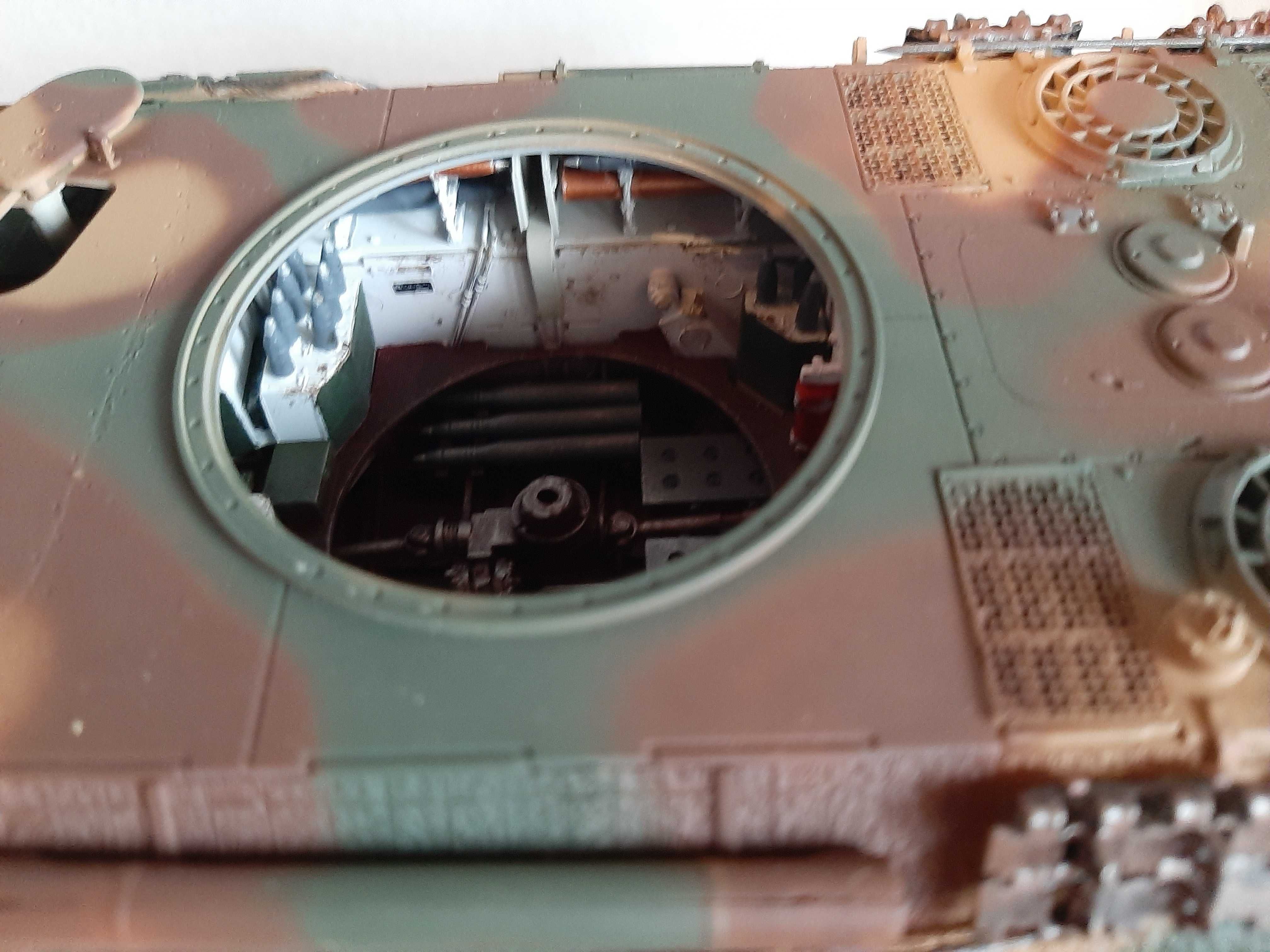 Panther D z wnetrzem skala 1/35.