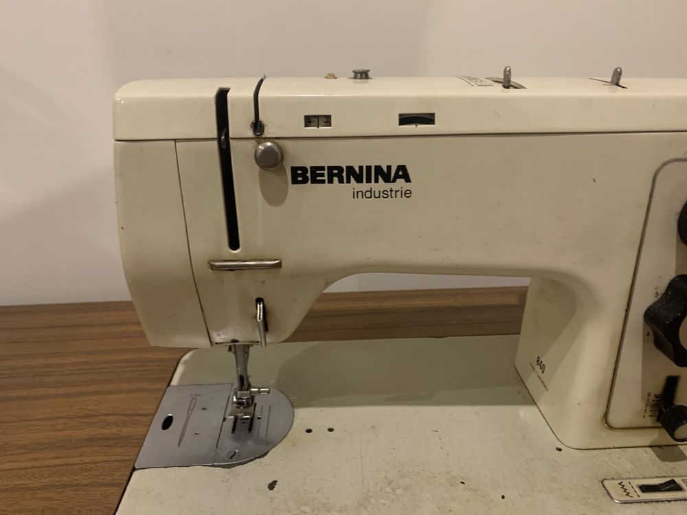 Maquina BERNINA 840 Com Movel eletrica