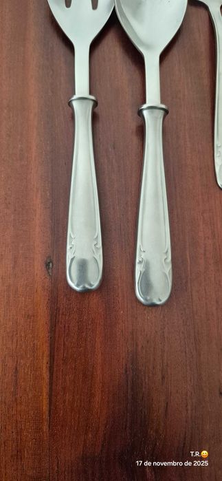 Faqueiro completo para 12 pessoas, em inox e em estado novo