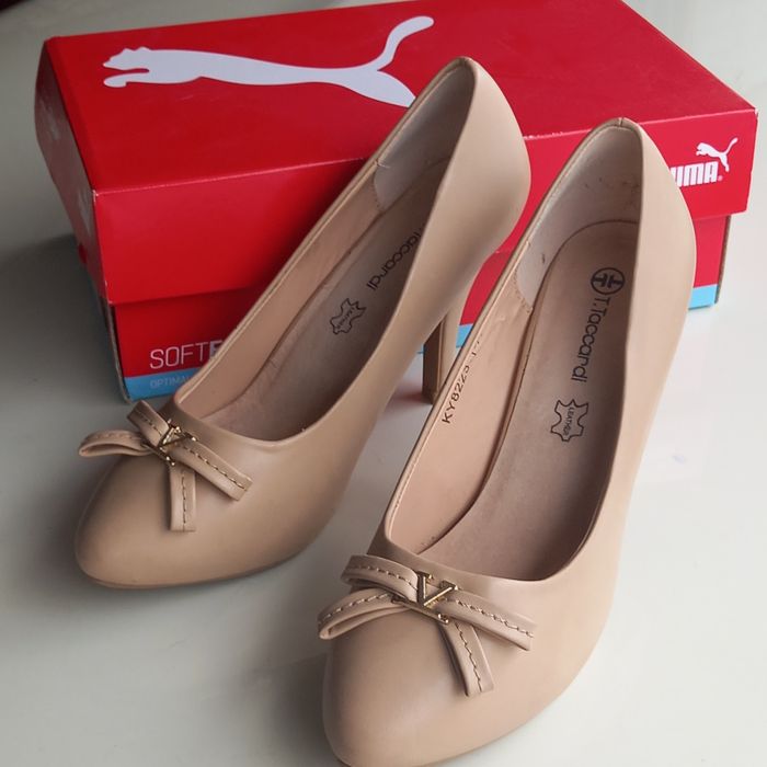 Продам две пары туфлей женских на каблуках,состояние новых