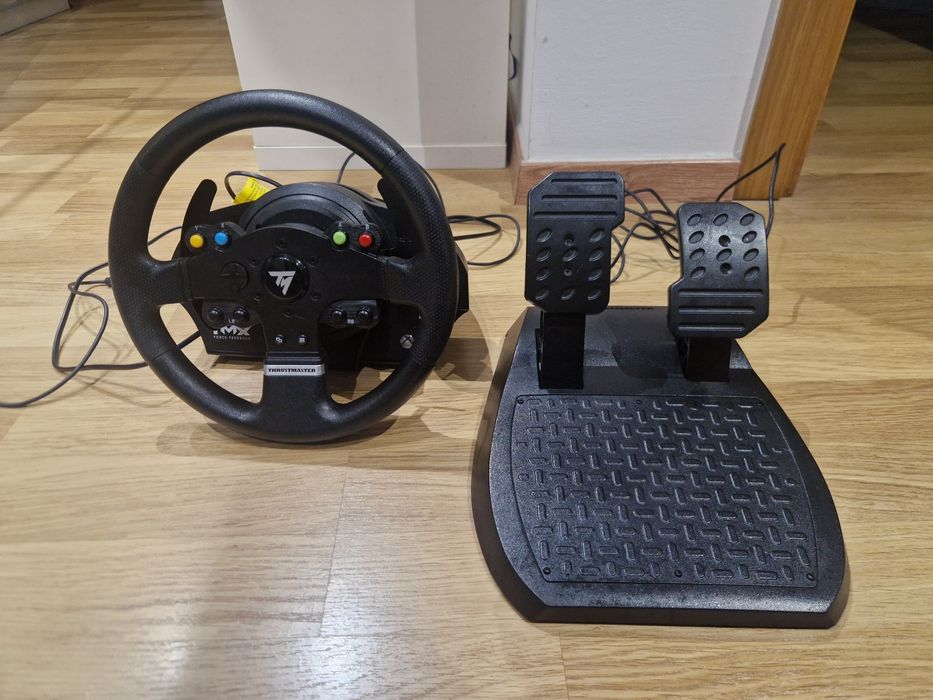 Volante e Pedais Thrustmaster tmx force feedback