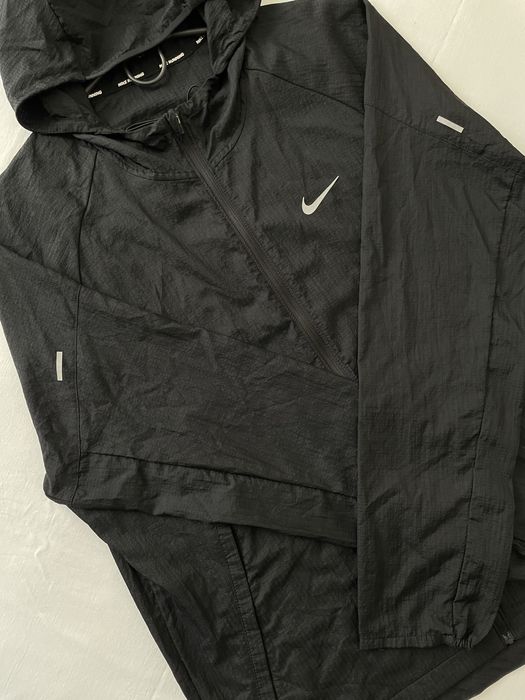 Вітровка Nike Running