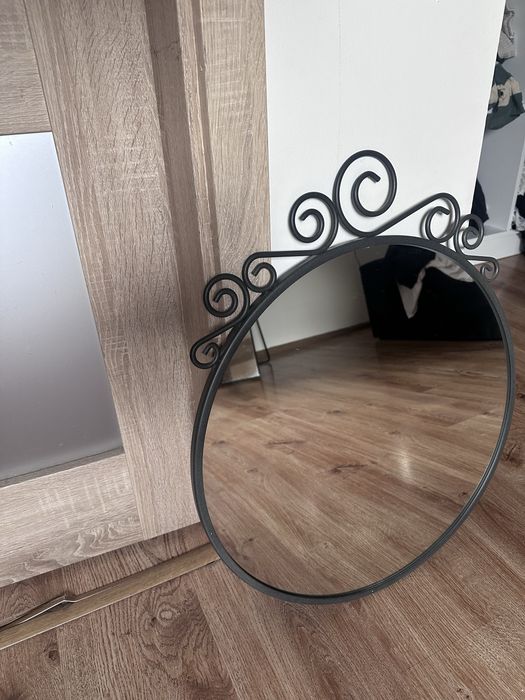 Lustro Ikea z metalową ramą