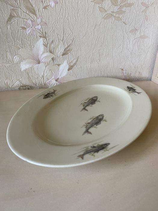 Блюдо з малюнками риби