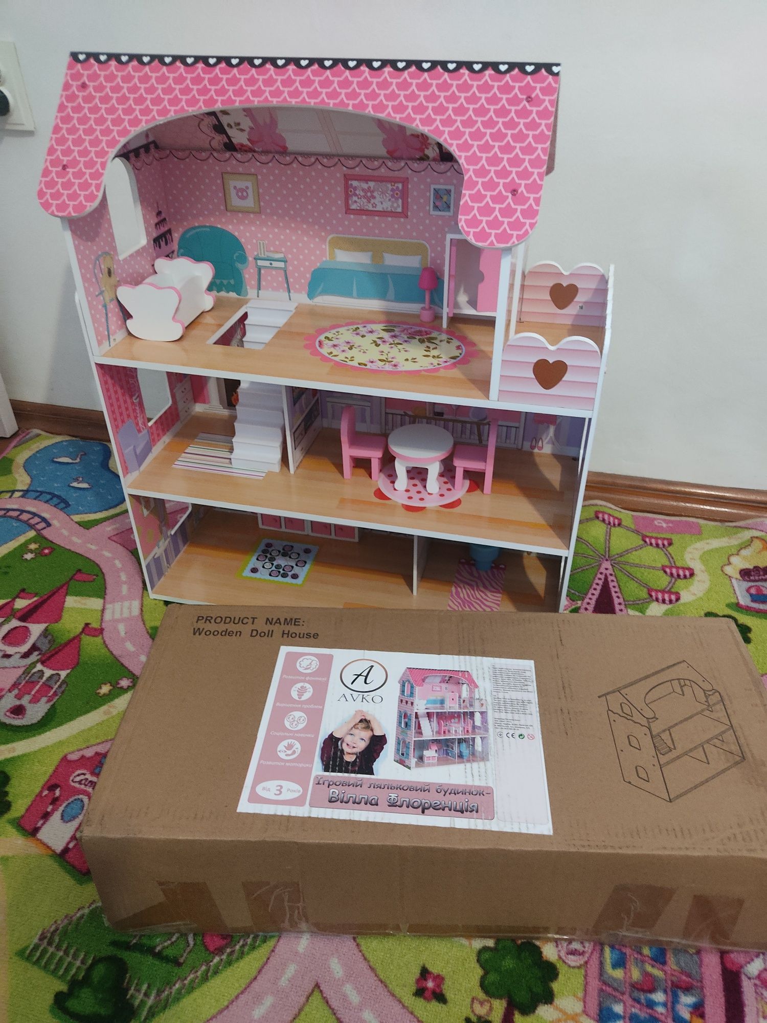 Іграшковий будиночок для ляльки