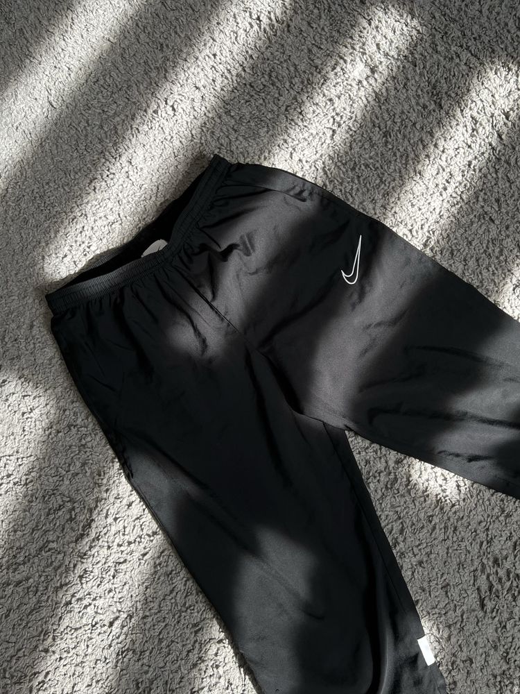 Штани нейлонові Nike