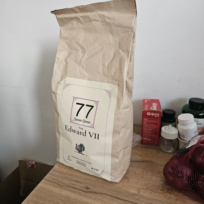 Karm Junior mini Edward VII 2kg z indykiem 77 Petfood