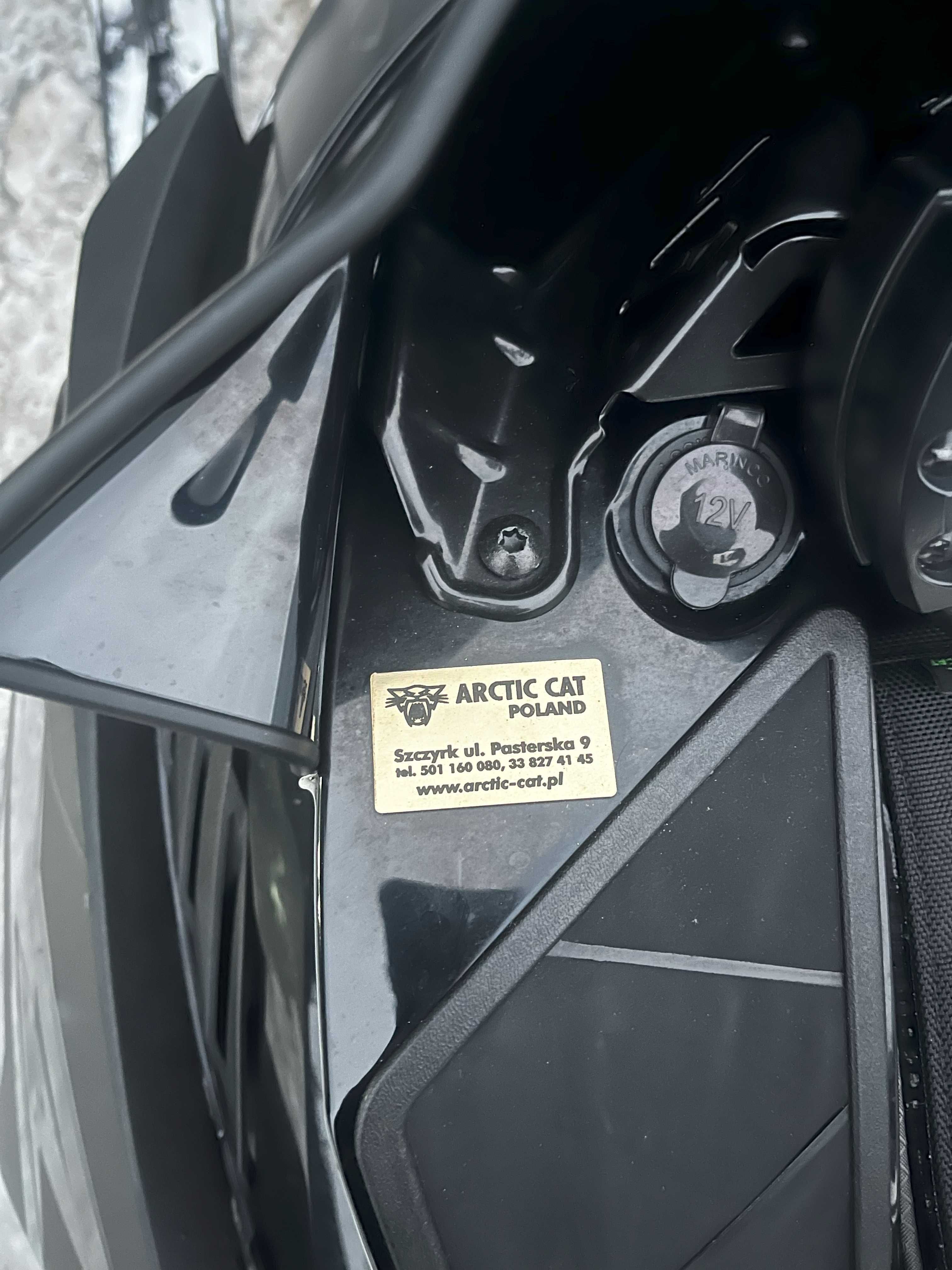 Skuter śnieżny Arctic Cat M8000_153 LTD ES BLACK 2016 R 1000 KM