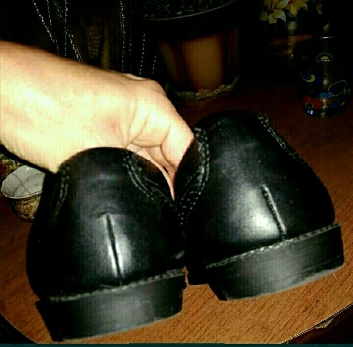 Туфли чёрные лоферы женские. на девочку 36 р