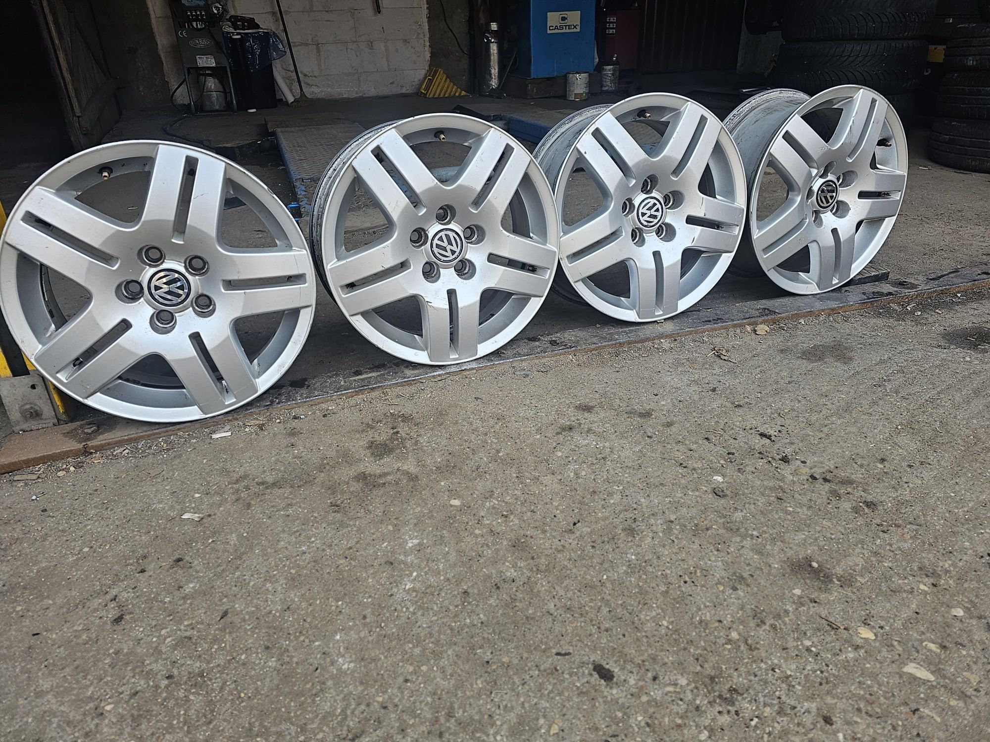 Felgi Aluminiowe Volkswagen Golf IV R15 5x100 ET38-6J