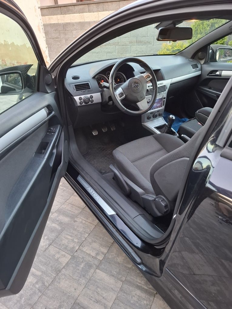 Opel Astra H  1.8 140km oryginał GTC.