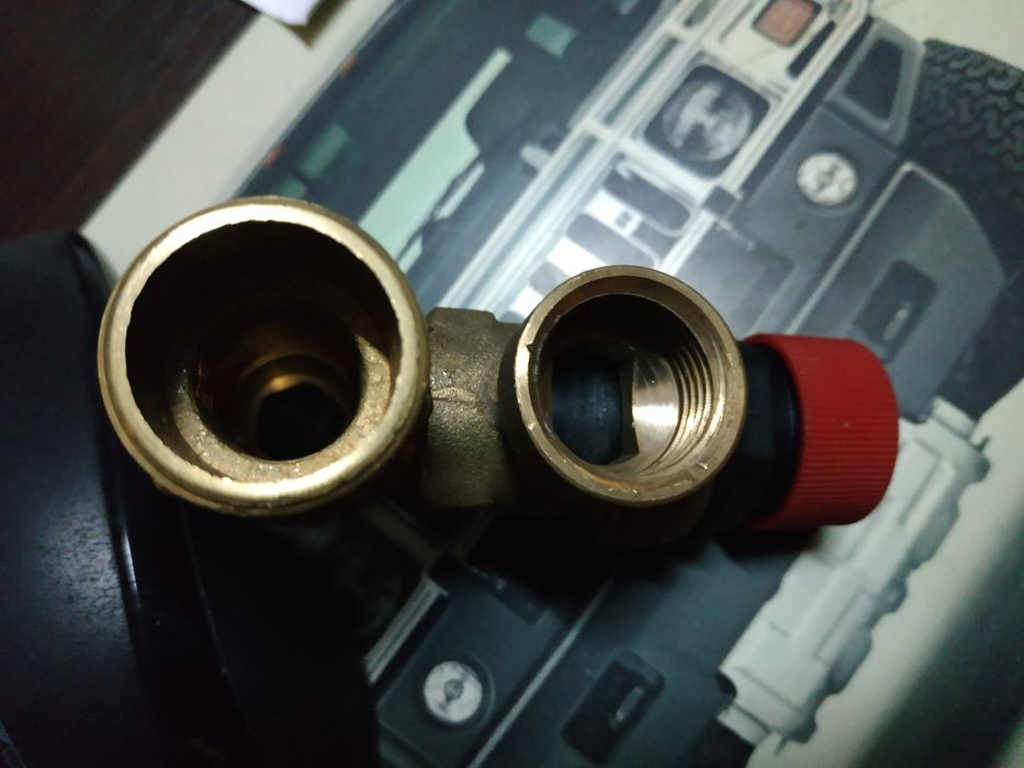 Предохранительный клапан на 3 атмосферы 1/2" Ниппель 50х25 2"Н х 1"Н