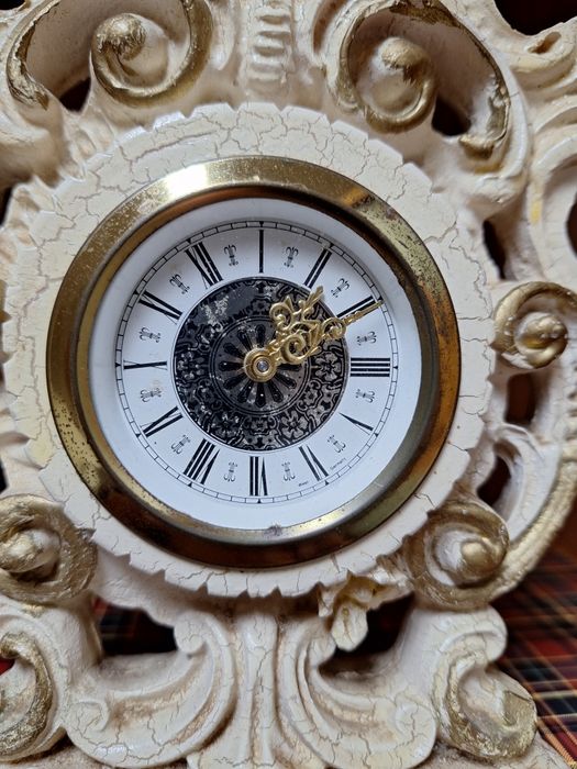 Vendo relógio único decorativo muito antigo