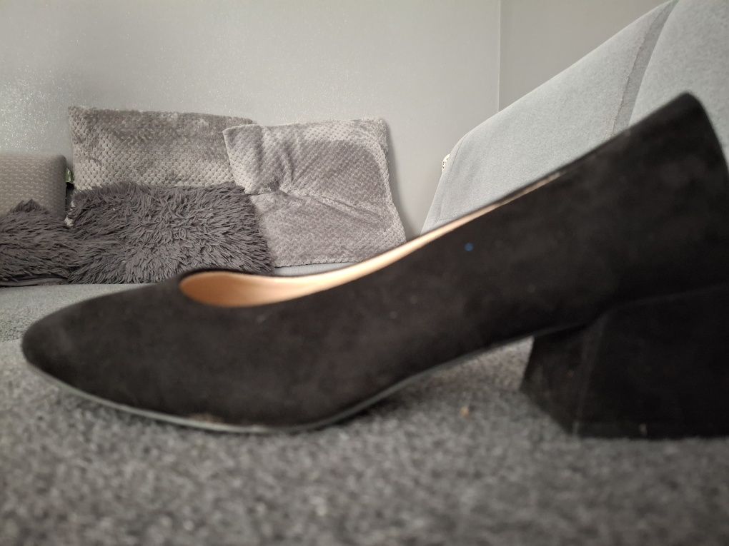 Sprzedam buty na obcasie