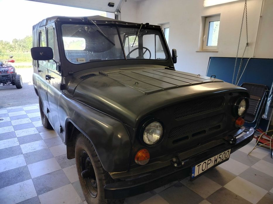 Samochód UAZ 469B
