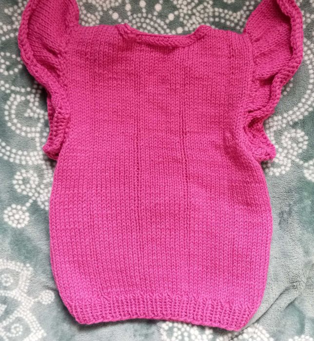 Robiony na drutach pulowerek 2-3 lata