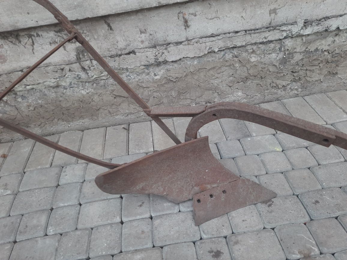 Плуг кінний , для оранки , під відновлення.