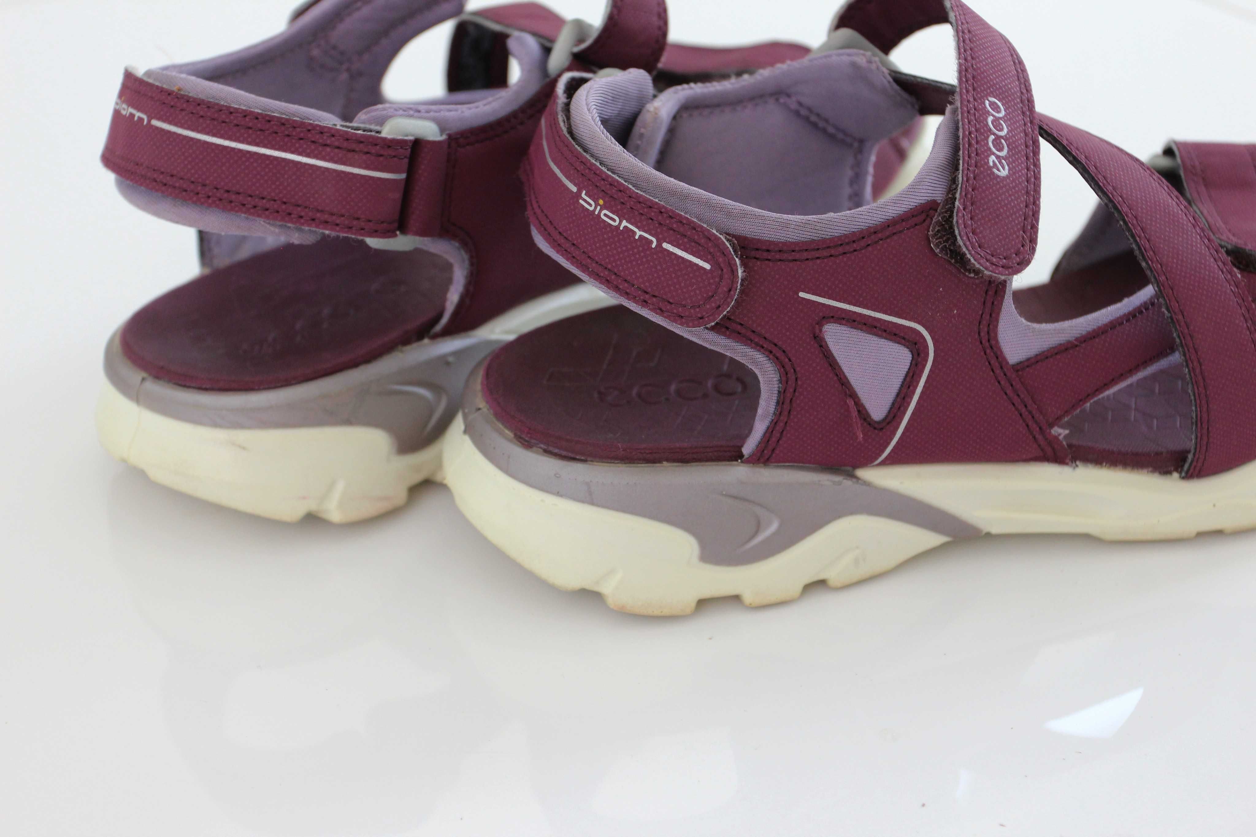 ECCO Biom bez wad 38