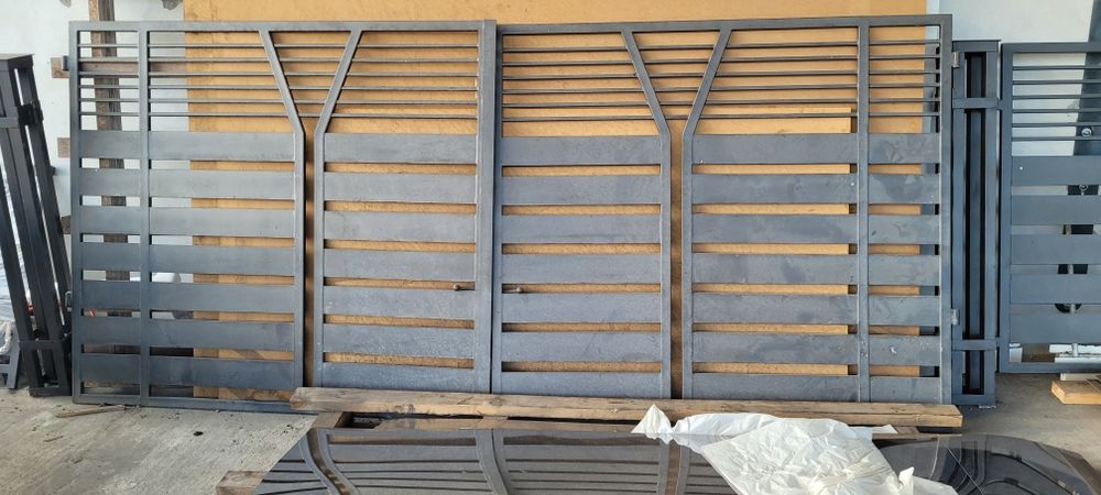 Брама фіртка, паркан