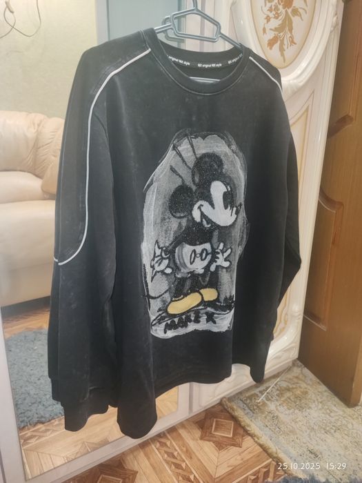 Продам світшот Miki.