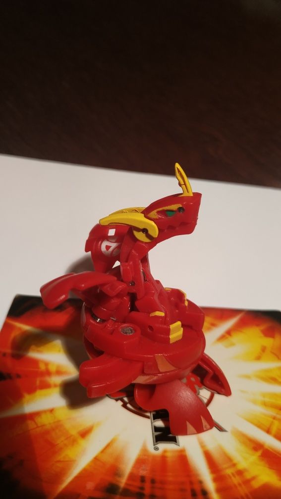 Bakugan Neo Dragonoid B2 z kartą magnetyczną i 2 kartkami specjalnymi