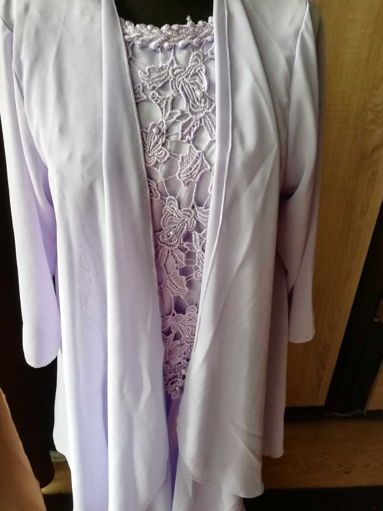 Elegancka wizytowa sukienka z żakiecikiem.