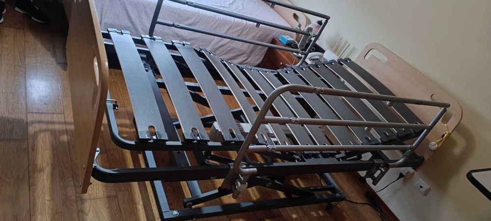 Cama articulada elétrica elevatória, como nova