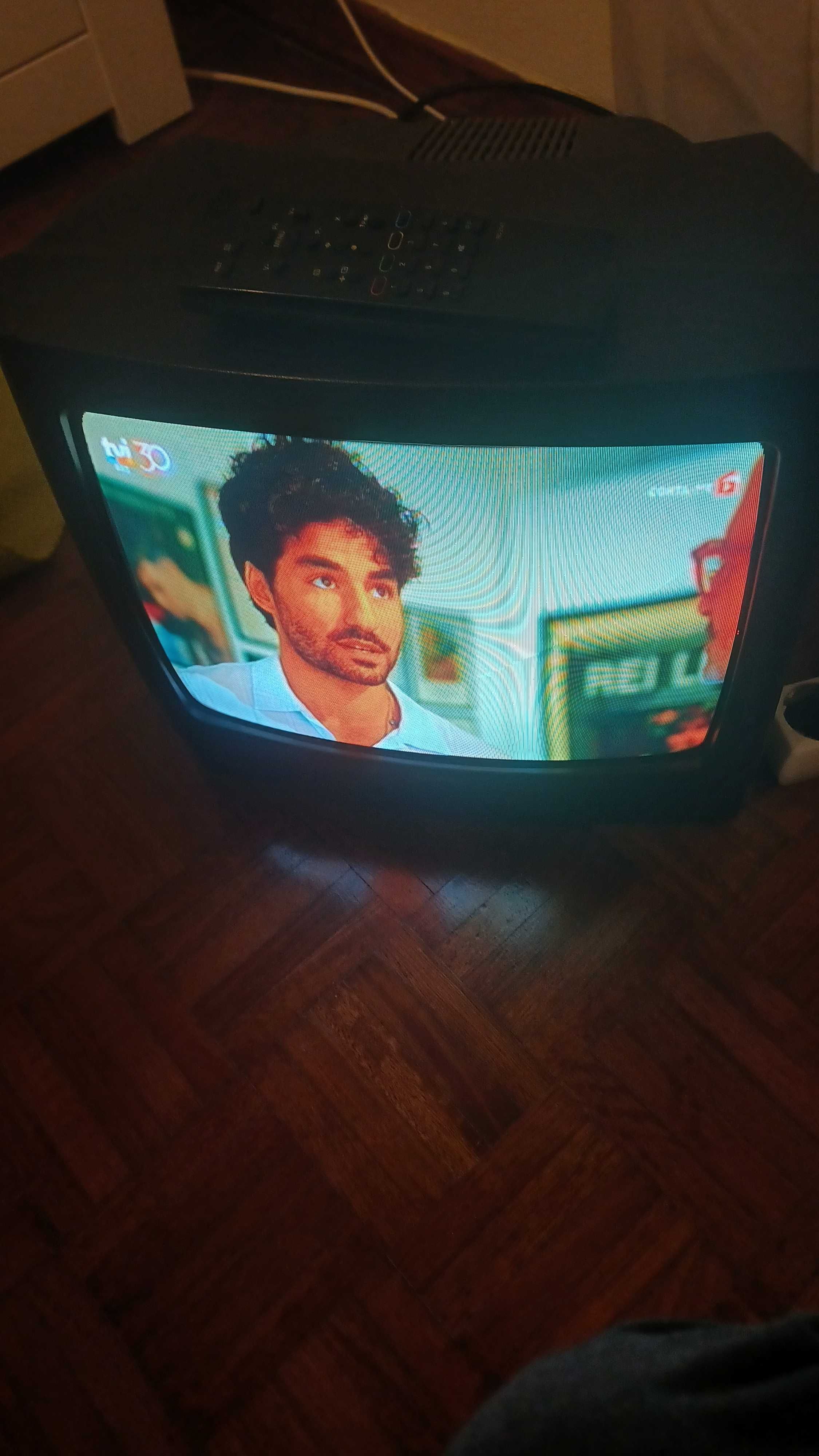 TV marca Siera com comando