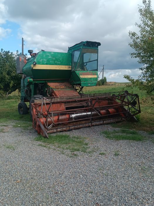 Продам комбайн нива