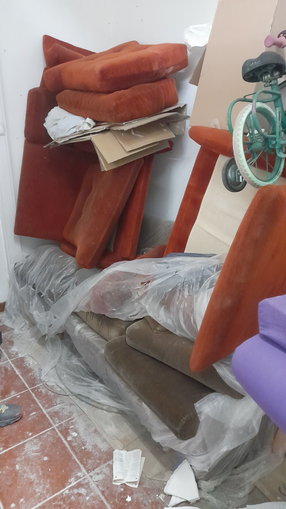 Sofa retro verde mais 2 poltronas vermelhas