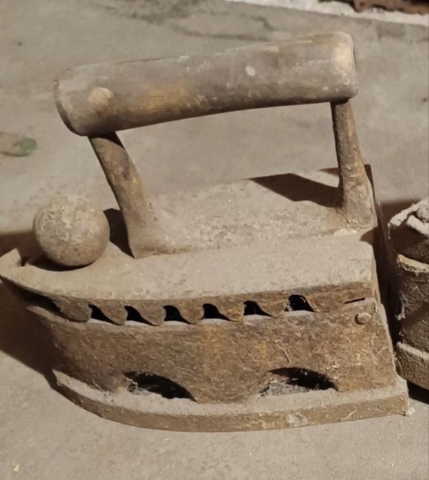 Гребінка для бавовни.  Лампа. Ножиці для вівці. Ваги