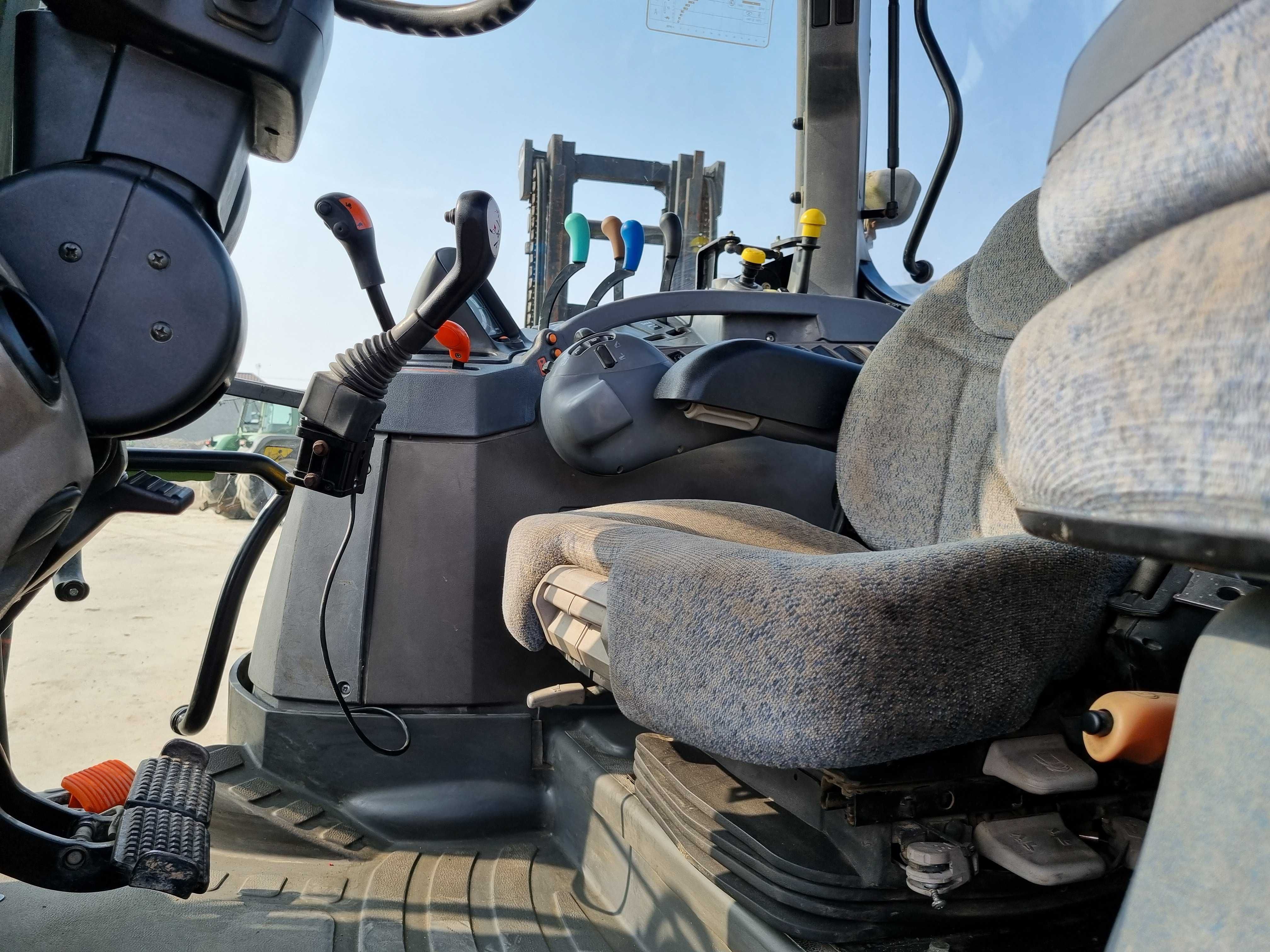 Ciągnik New Holland TS 110 z ładowaczem czołowym