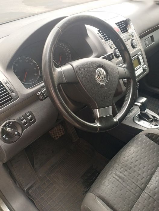Volkswagen Touran,1.4 бенз автомат
