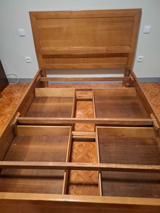 Cama de Casal em bom estado