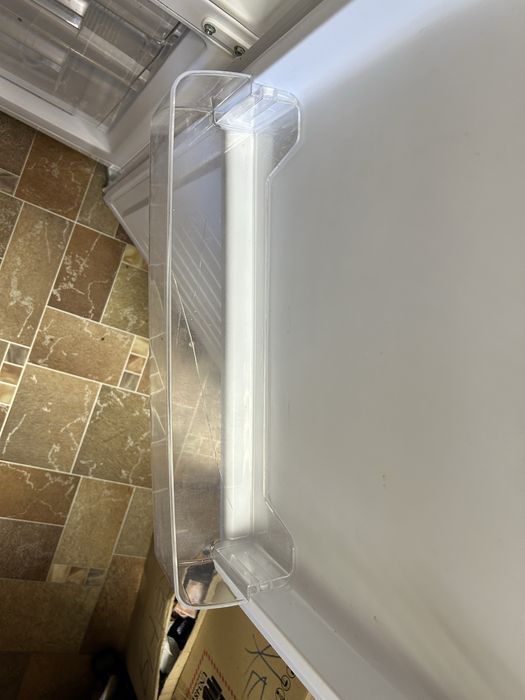 Холодильник Elenberg 4000 грн без торгу