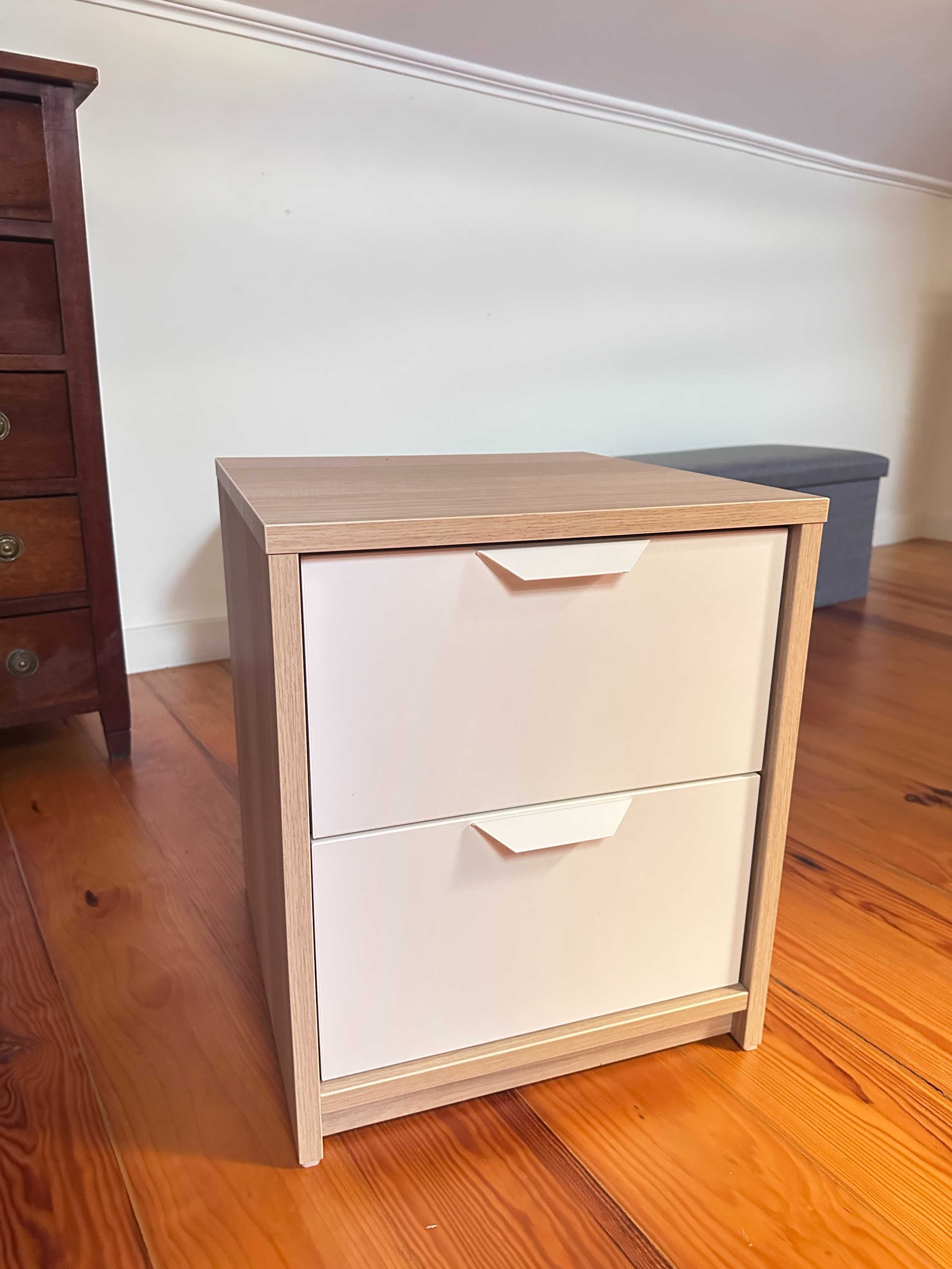 Mesa de Cabeceira IKEA ASKVOLL