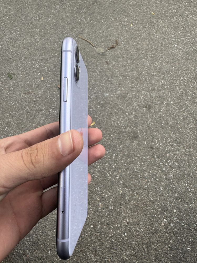 iPhone 11 в хорошому стані